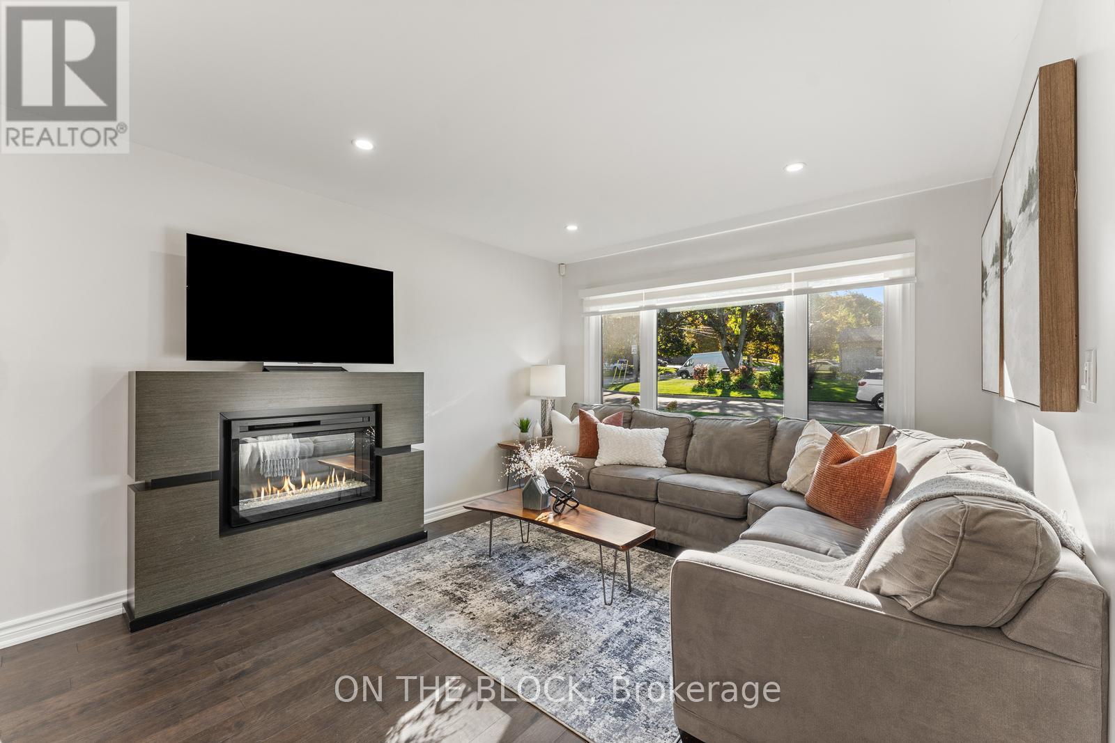 38 Lamont Avenue, Toronto, Ontario  M9N 2K3 - Photo 12 - W12469911