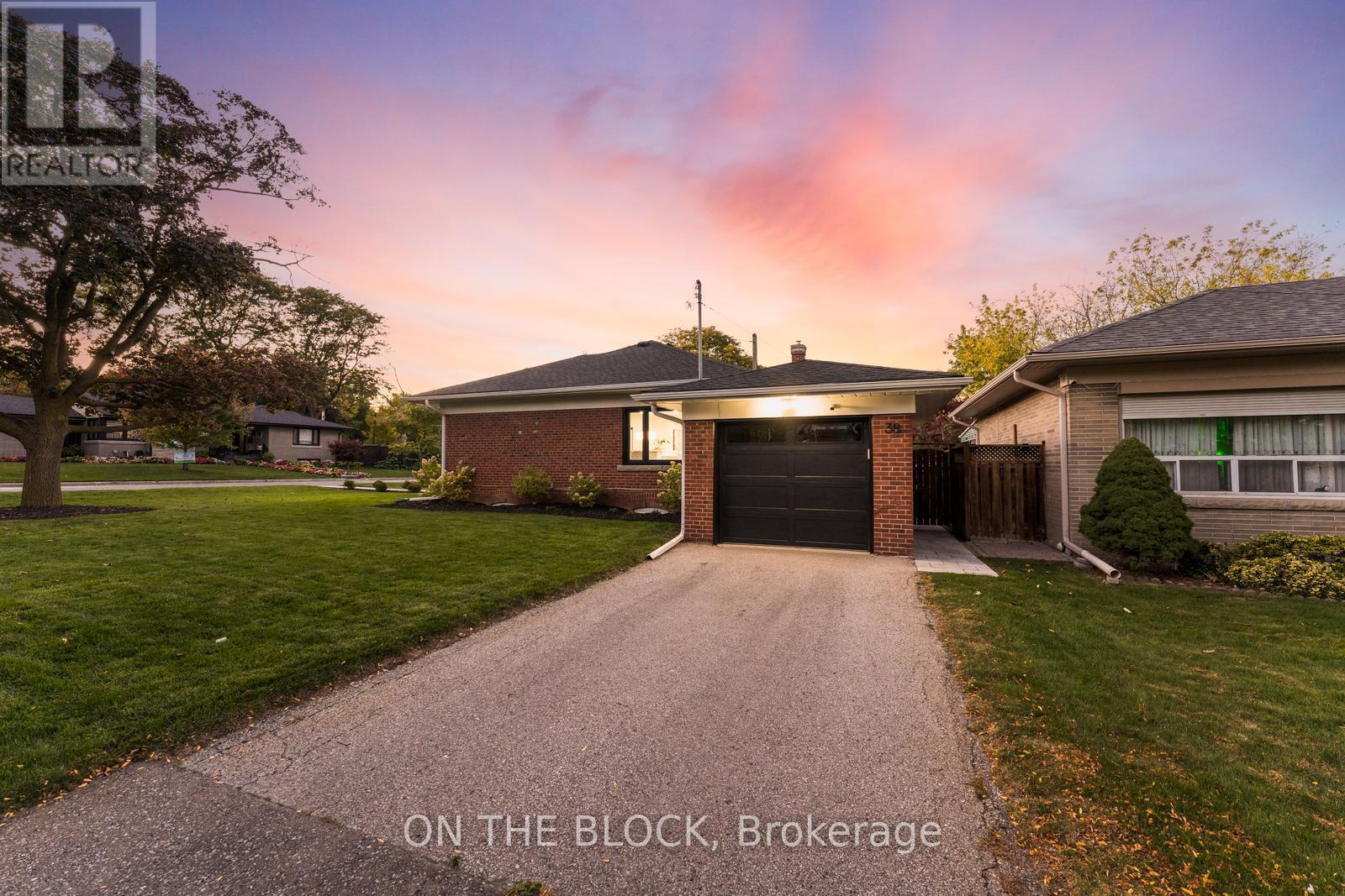 38 Lamont Avenue, Toronto, Ontario  M9N 2K3 - Photo 2 - W12469911