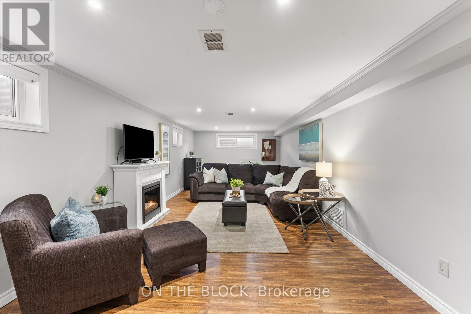 38 Lamont Avenue, Toronto, Ontario  M9N 2K3 - Photo 22 - W12469911