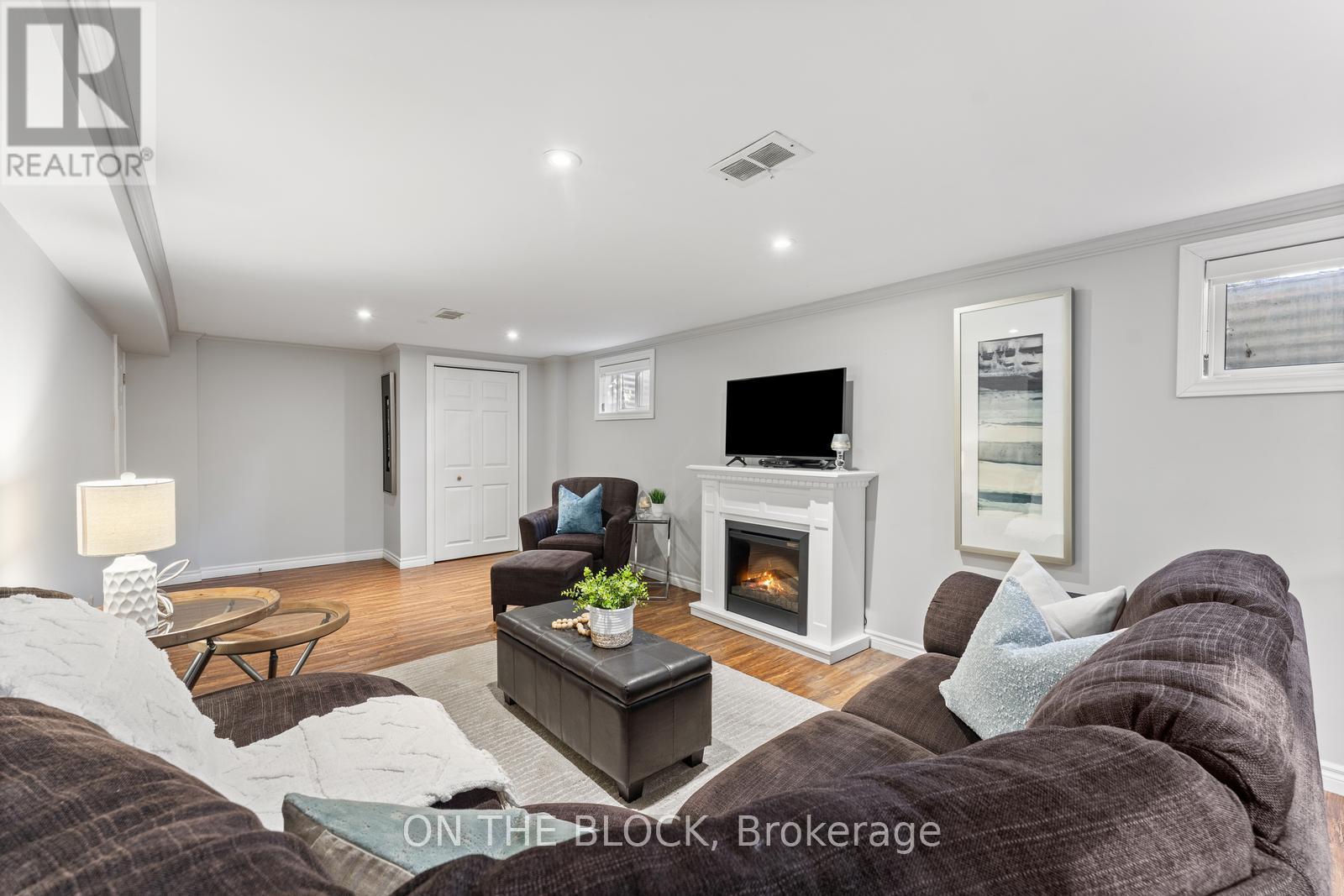 38 Lamont Avenue, Toronto, Ontario  M9N 2K3 - Photo 23 - W12469911