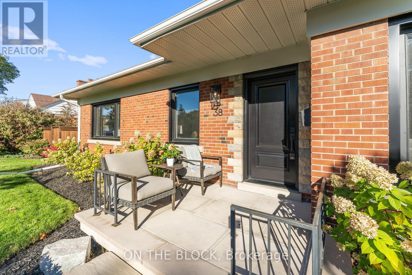 38 Lamont Avenue, Toronto, Ontario  M9N 2K3 - Photo 3 - W12469911