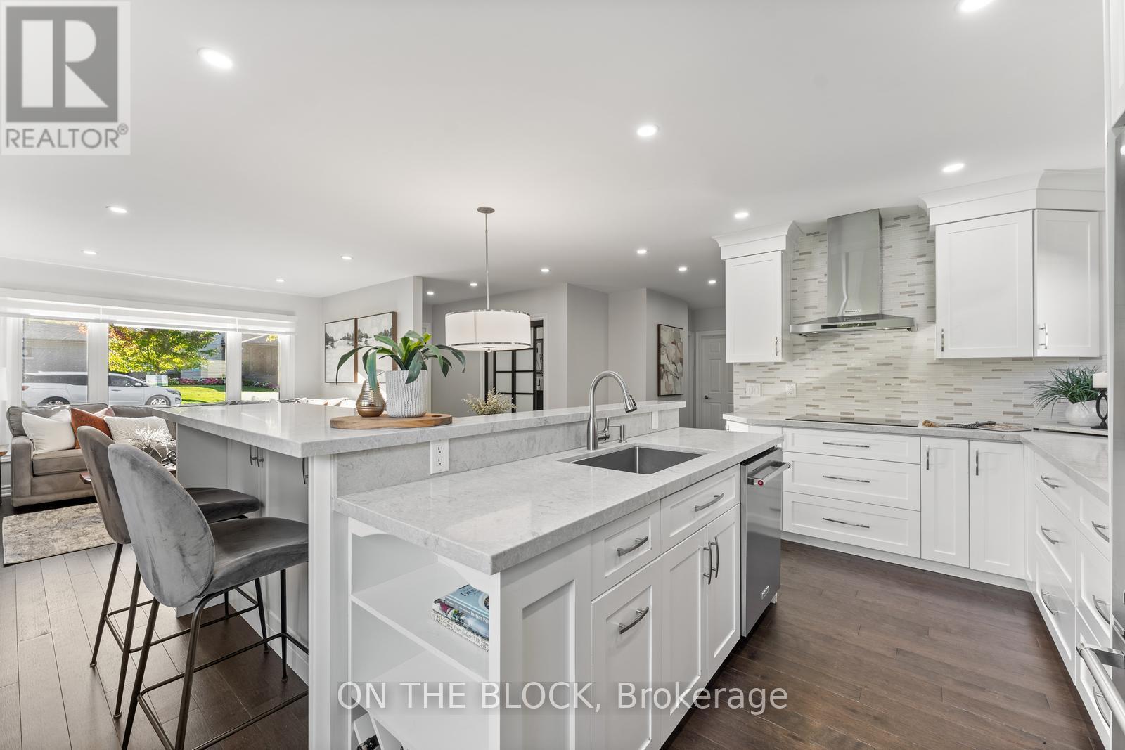 38 Lamont Avenue, Toronto, Ontario  M9N 2K3 - Photo 8 - W12469911