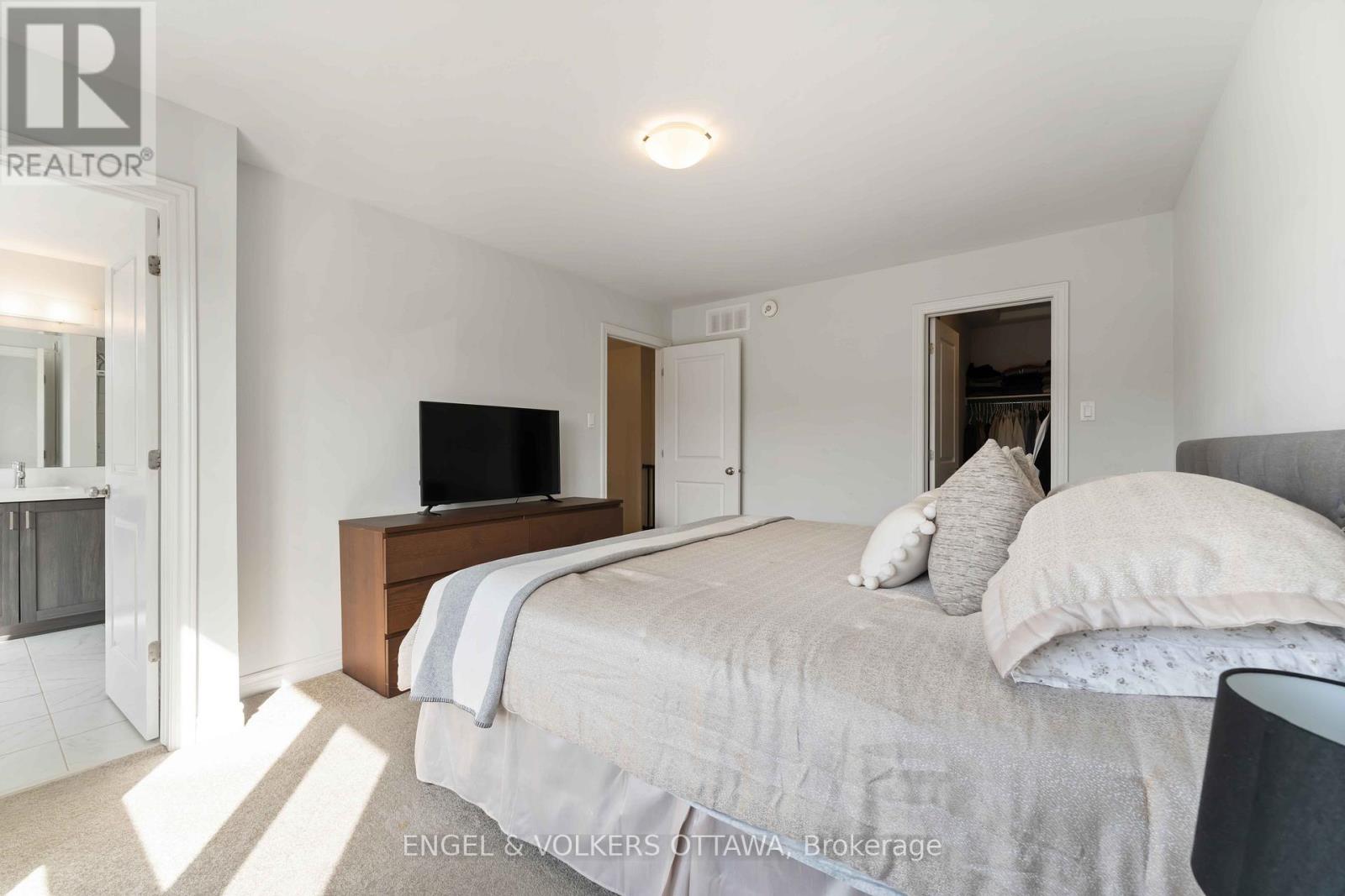 781 Cairn Crescent, Ottawa, Ontario  K1W 0P7 - Photo 23 - X12469964
