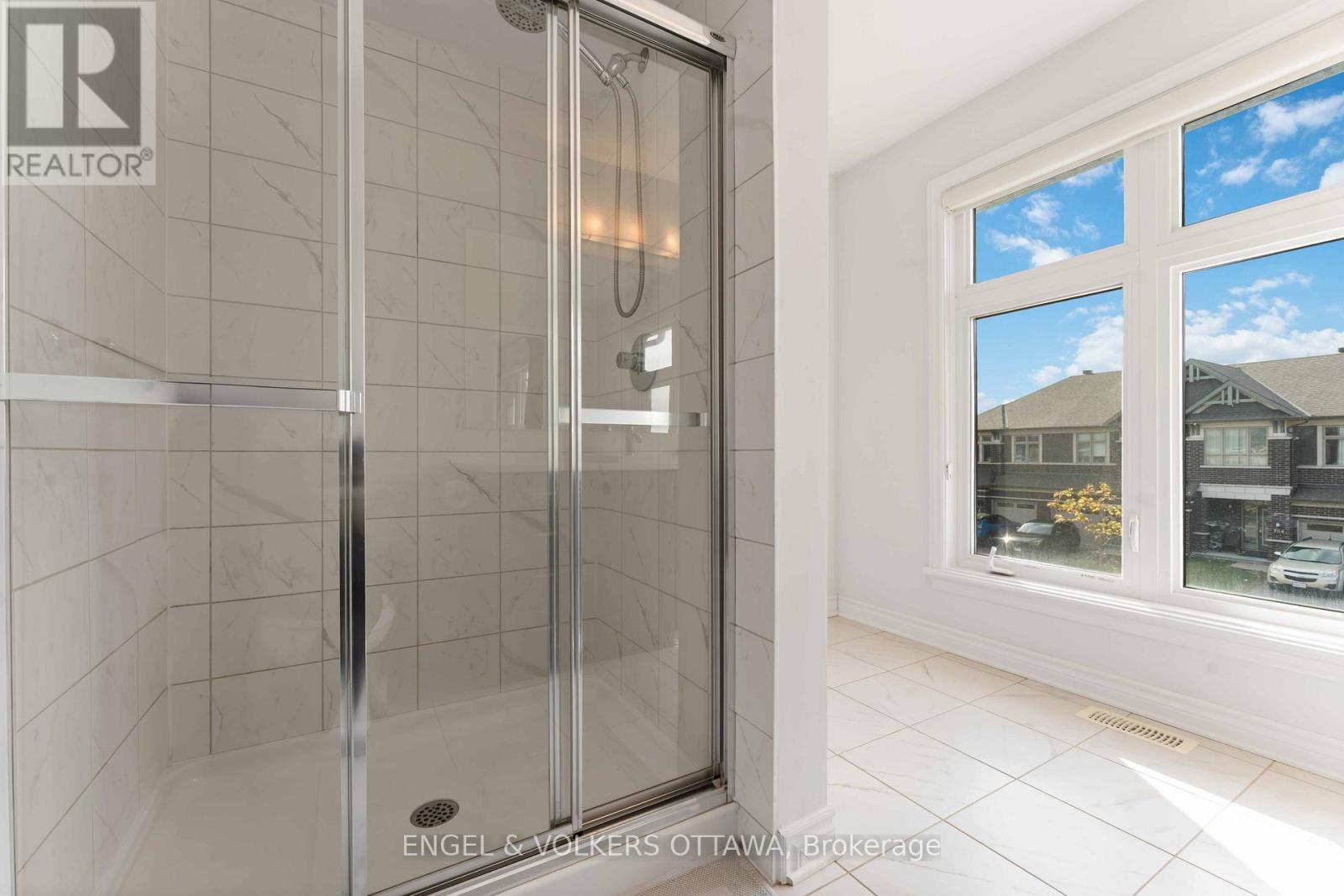 781 Cairn Crescent, Ottawa, Ontario  K1W 0P7 - Photo 25 - X12469964