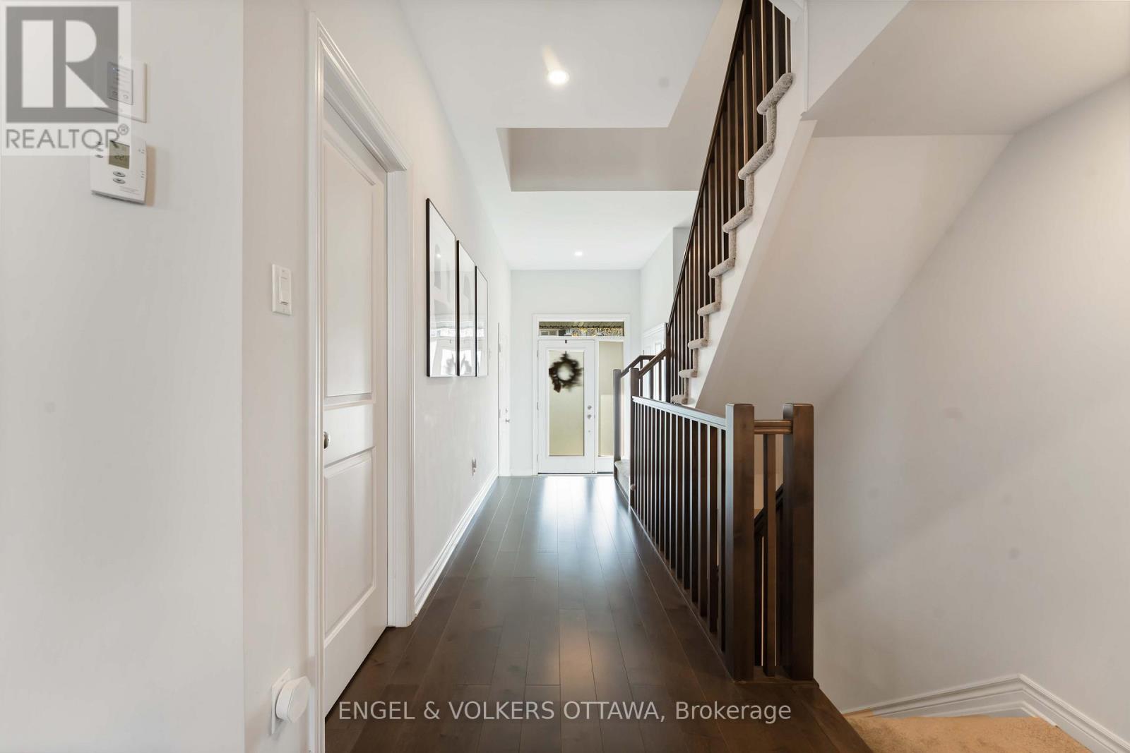 781 Cairn Crescent, Ottawa, Ontario  K1W 0P7 - Photo 3 - X12469964
