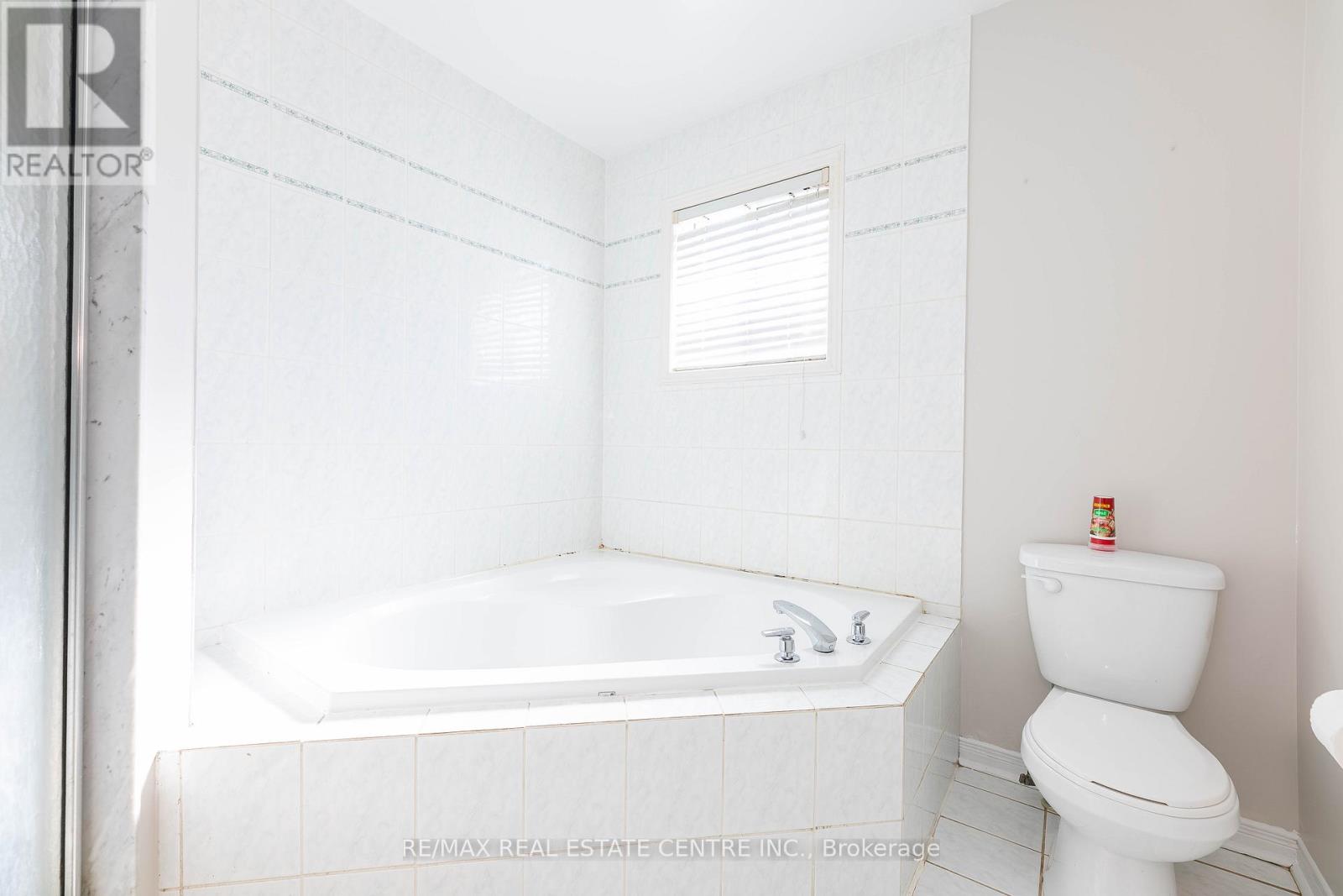 48 Zia Dodda Crescent, Brampton, Ontario  L6P 1J5 - Photo 30 - W12468803