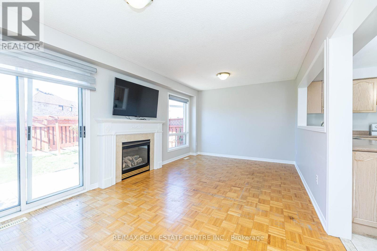 48 Zia Dodda Crescent, Brampton, Ontario  L6P 1J5 - Photo 9 - W12468803