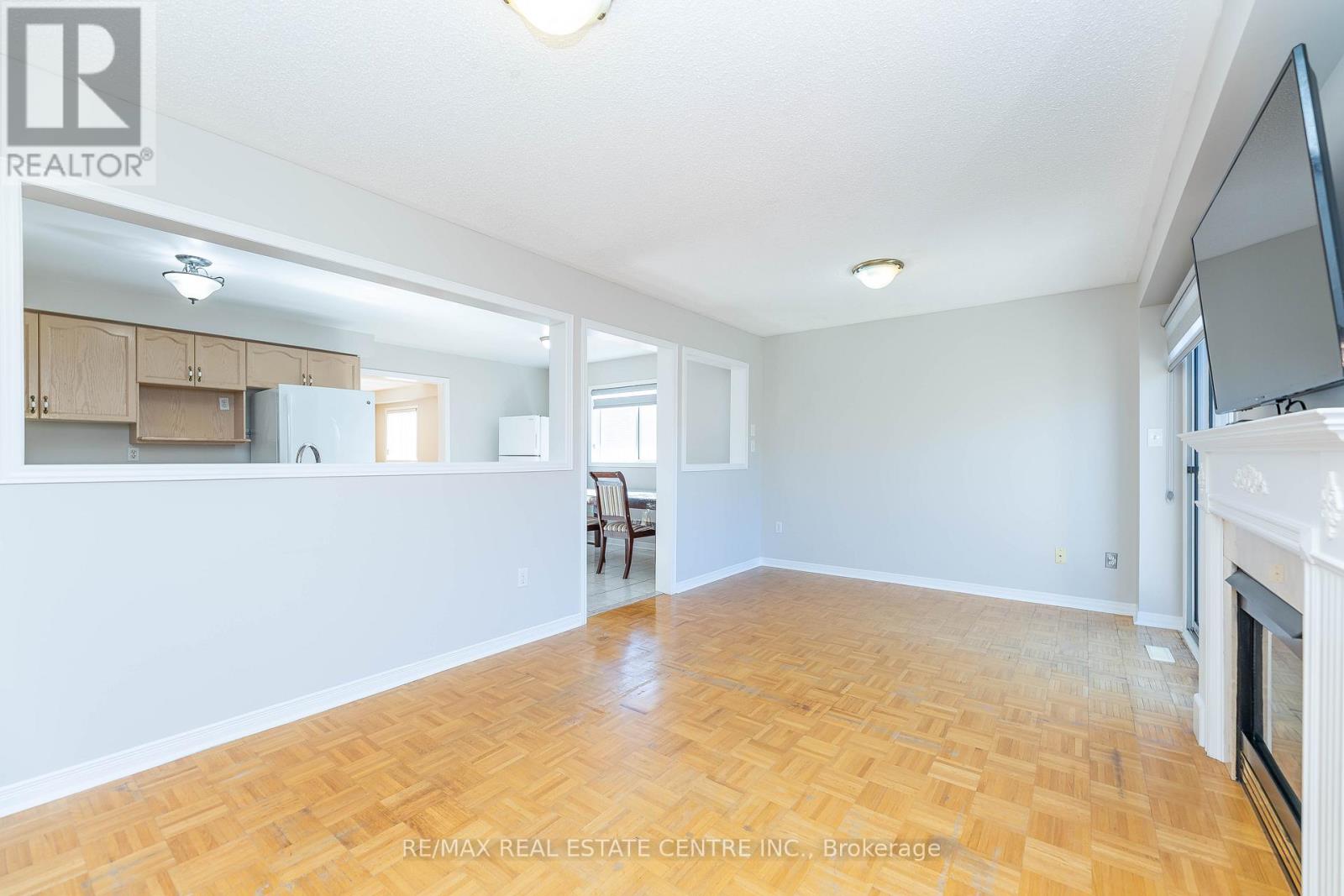 48 Zia Dodda Crescent, Brampton, Ontario  L6P 1J5 - Photo 10 - W12468803