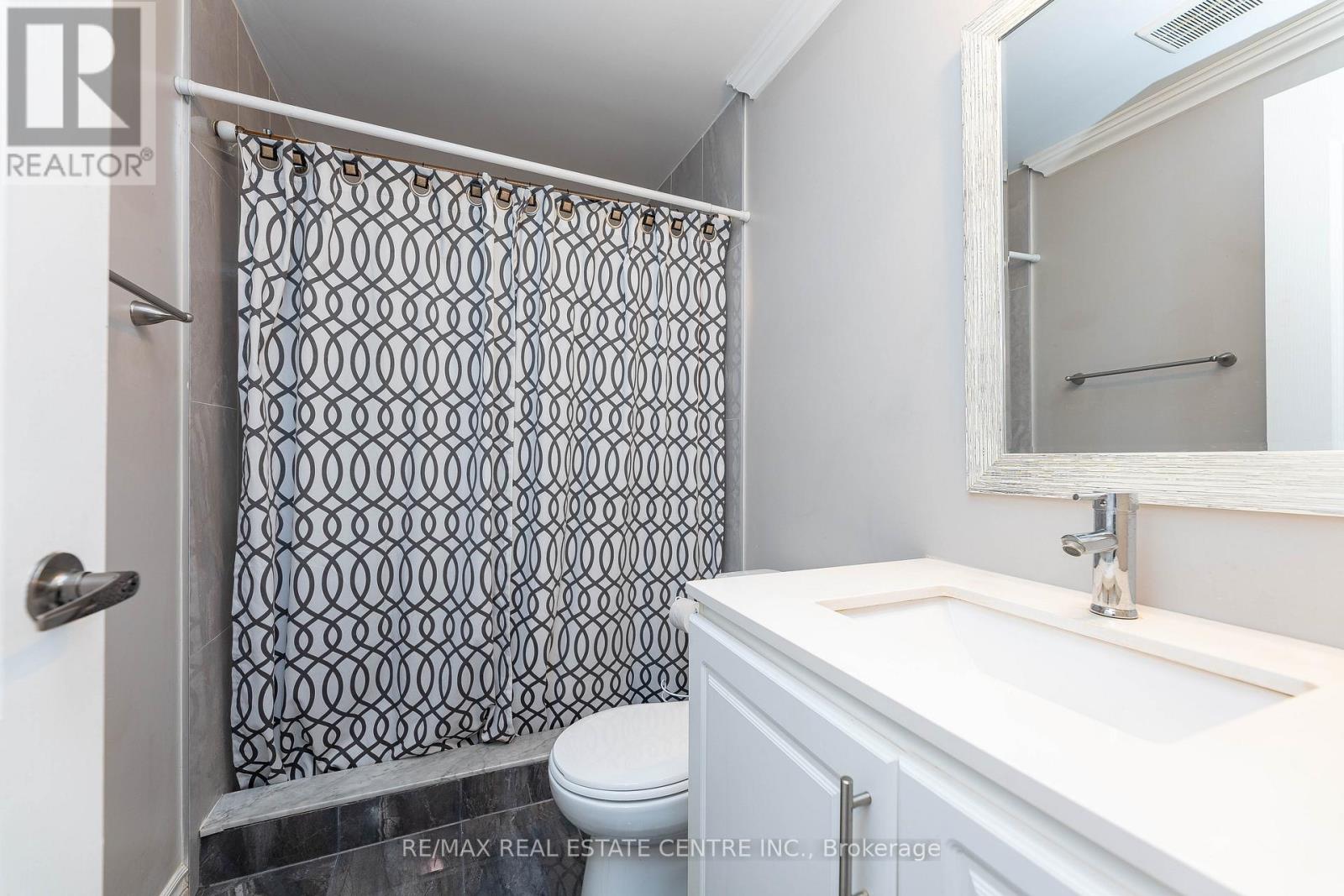 48 Zia Dodda Crescent, Brampton, Ontario  L6P 1J5 - Photo 15 - W12468803