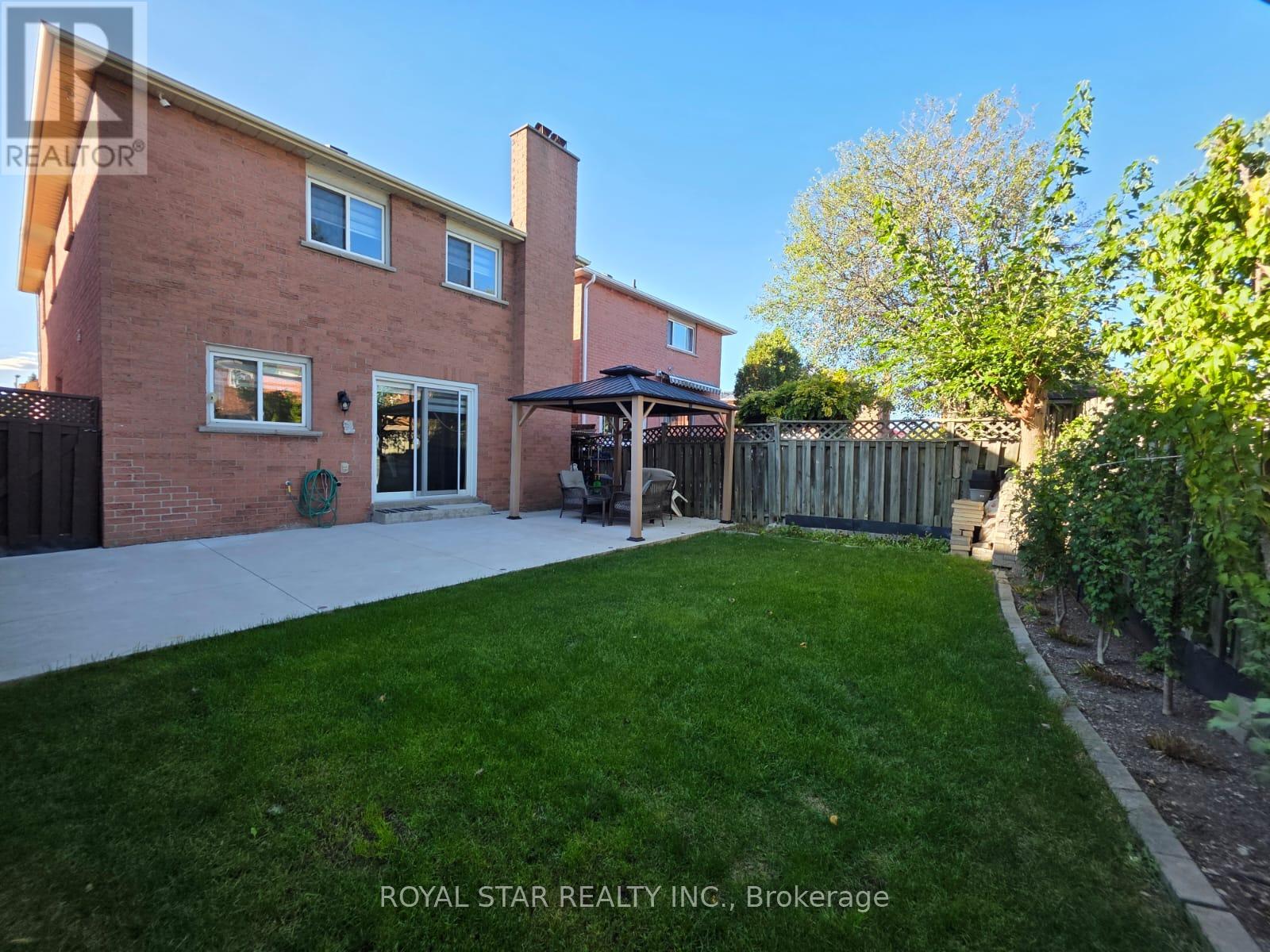 6 Merganser Crescent, Brampton, Ontario  L6W 4E8 - Photo 2 - W12457678