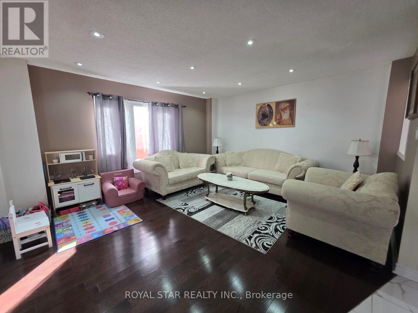 6 Merganser Crescent, Brampton, Ontario  L6W 4E8 - Photo 8 - W12457678