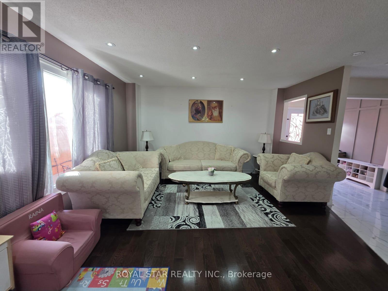 6 Merganser Crescent, Brampton, Ontario  L6W 4E8 - Photo 7 - W12457678