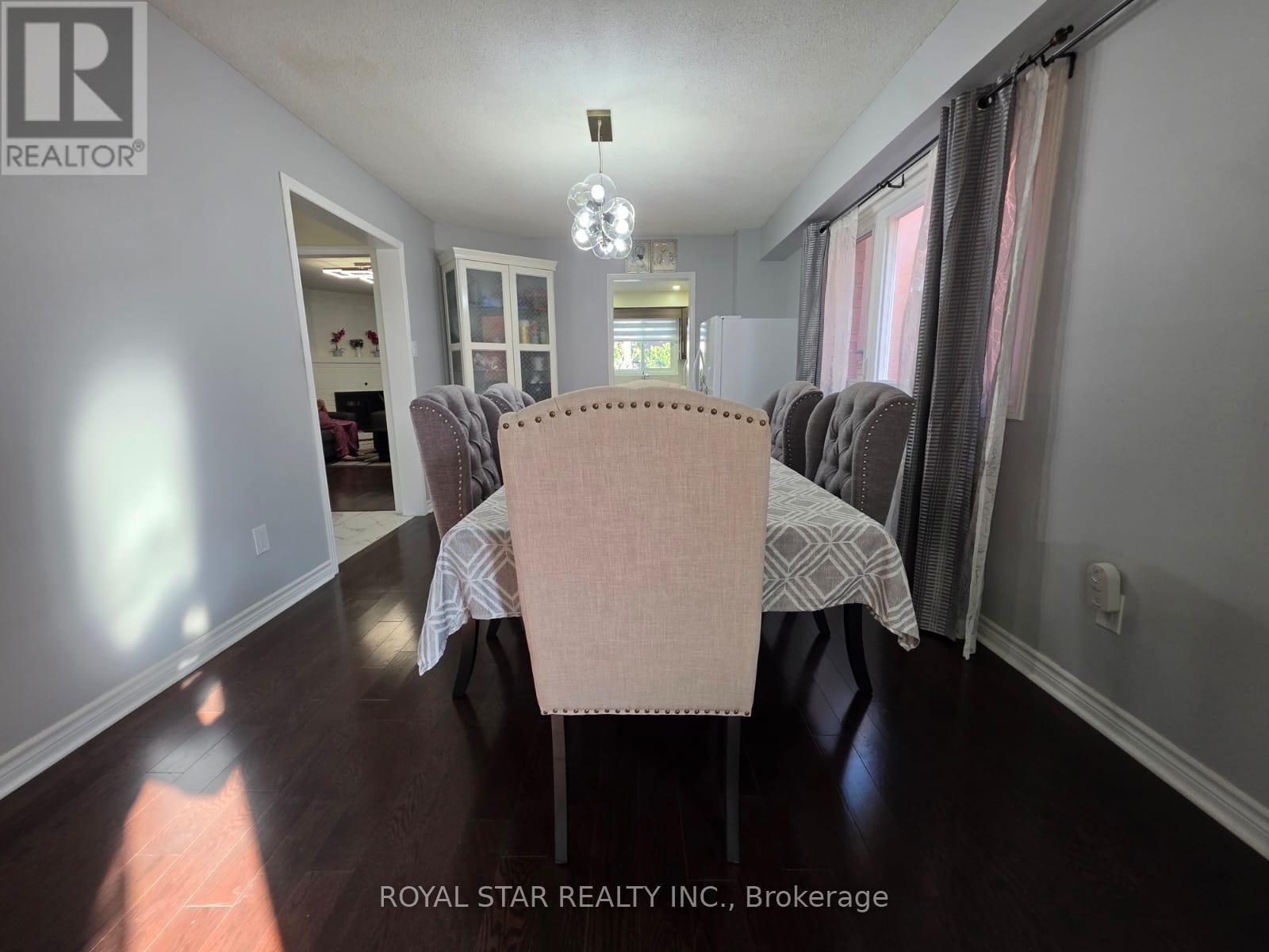 6 Merganser Crescent, Brampton, Ontario  L6W 4E8 - Photo 9 - W12457678