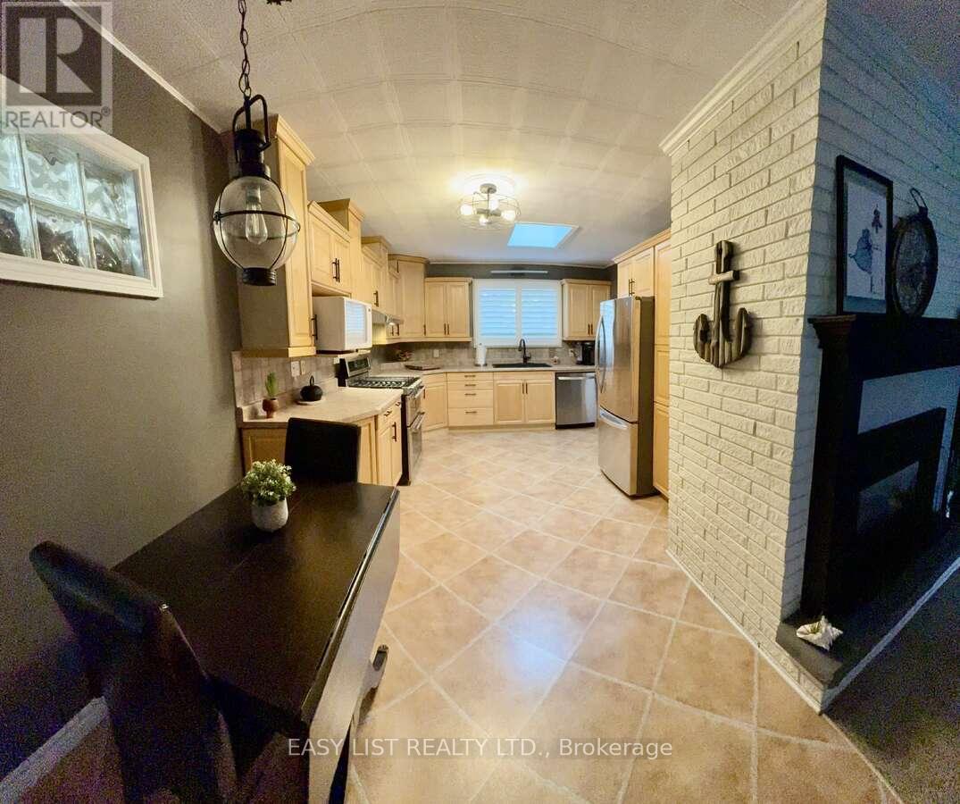 767 Reaume Drive, Lakeshore, Ontario  N0P 2L0 - Photo 12 - X12458642