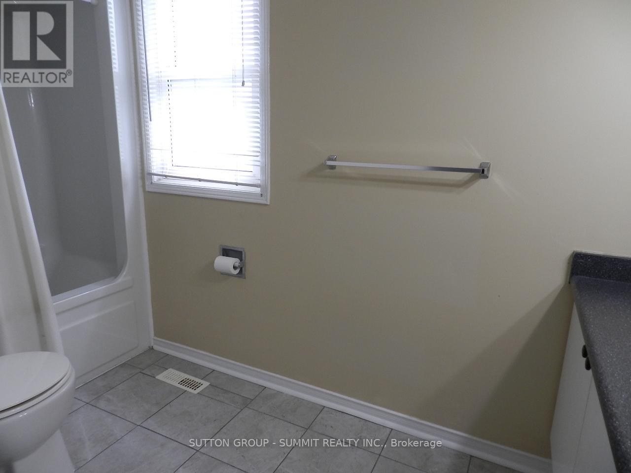 20 Dehart Drive, Whitby, Ontario  L1R 1W5 - Photo 7 - E12469955