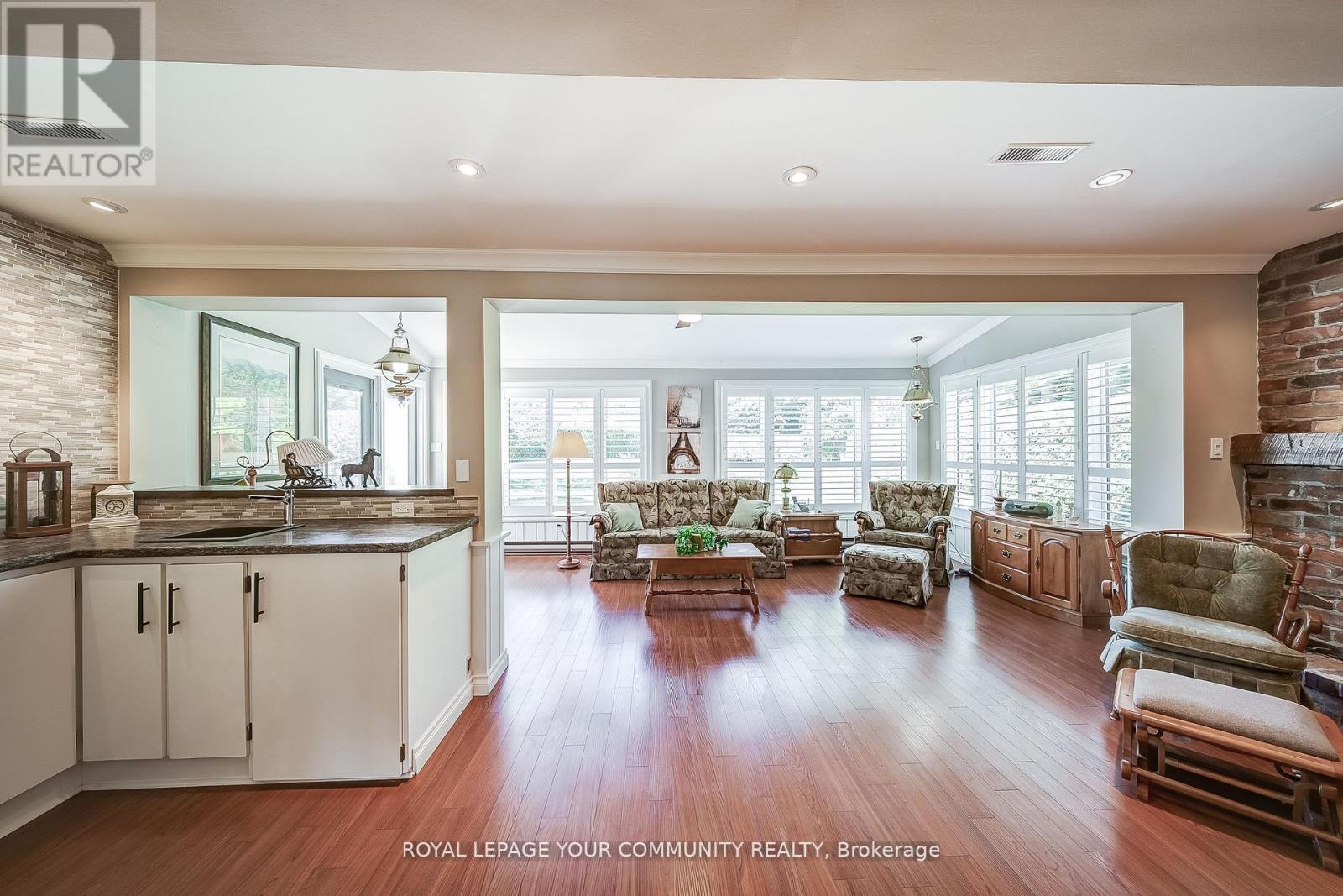 36 DEVINS DRIVE, Aurora, Ontario