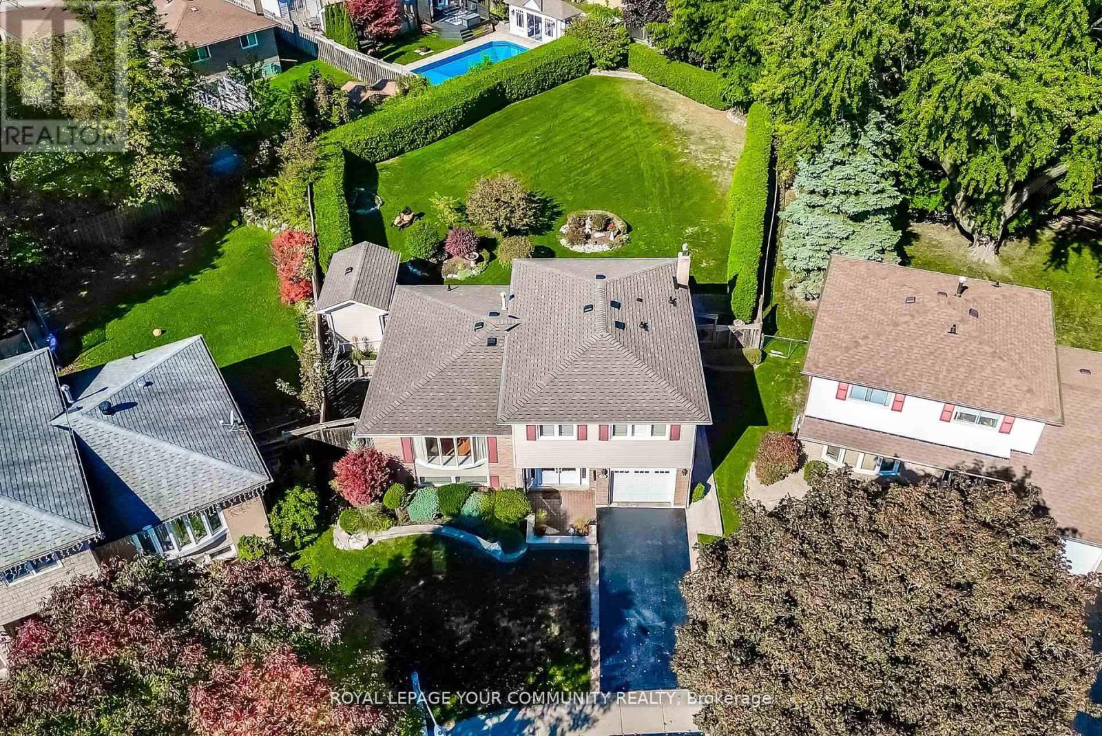 36 Devins Drive, Aurora, Ontario  L4G 2Z1 - Photo 2 - N12469927