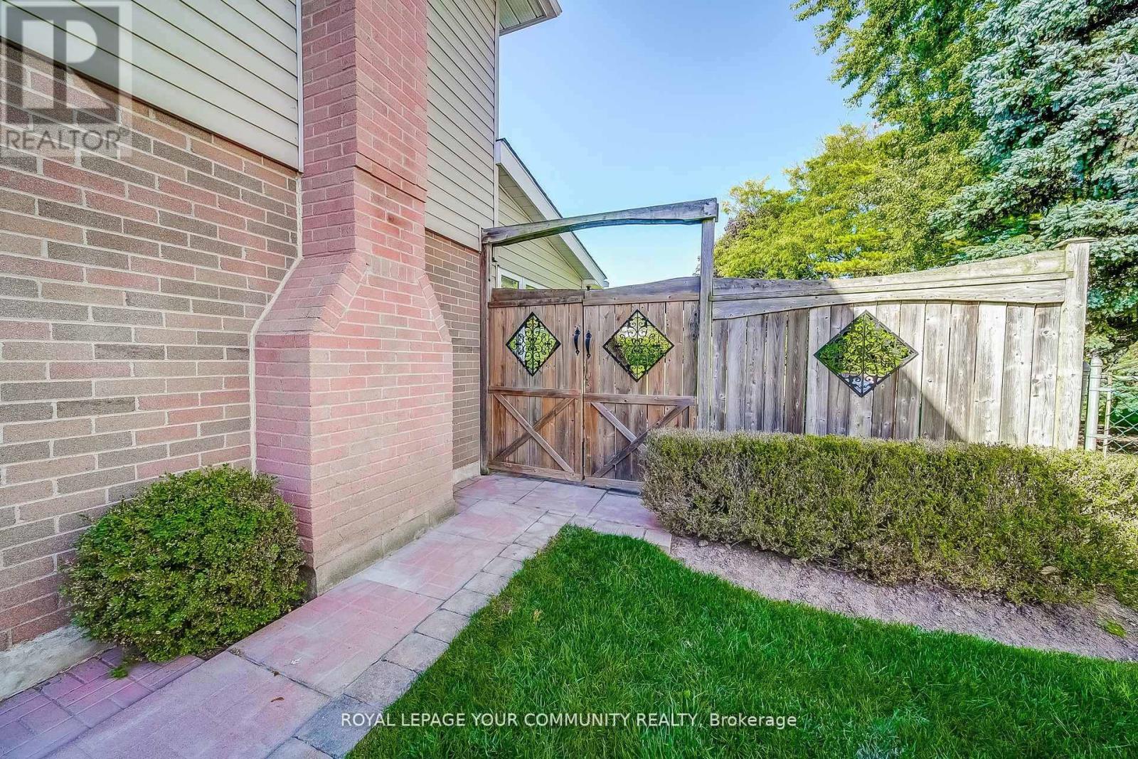 36 Devins Drive, Aurora, Ontario  L4G 2Z1 - Photo 30 - N12469927