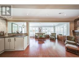 36 DEVINS DRIVE, Aurora, Ontario