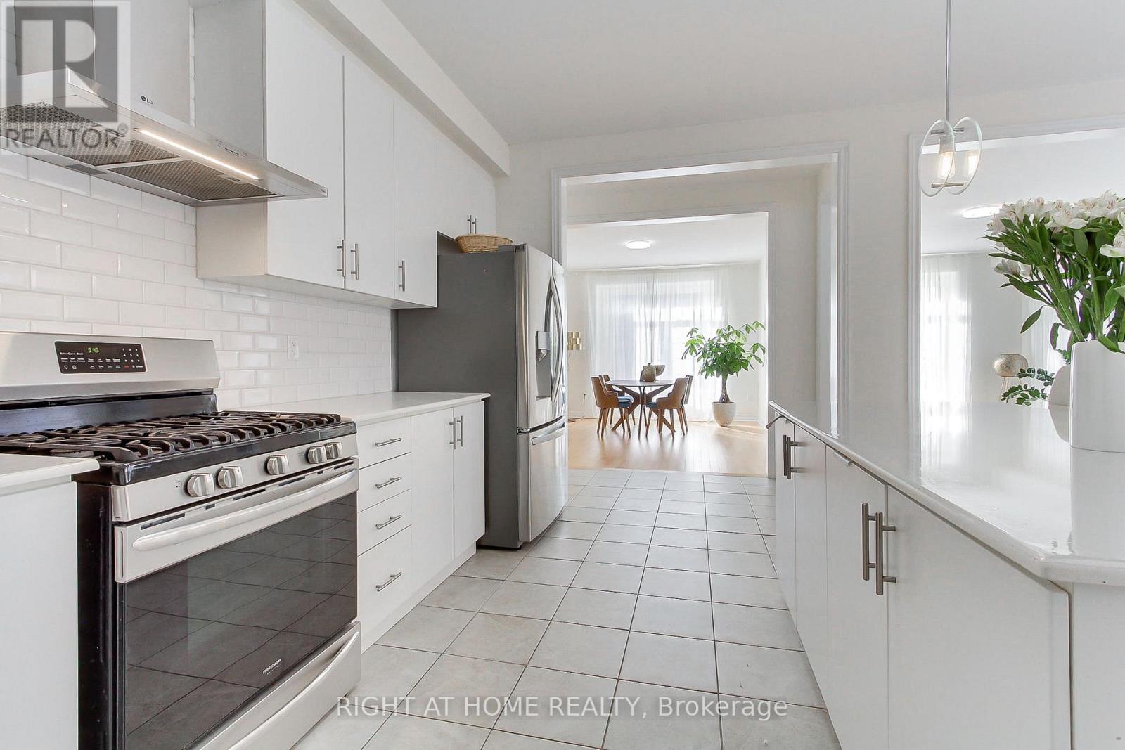 2236 Lozenby Street, Innisfil, Ontario  L9S 0M8 - Photo 12 - N12469953