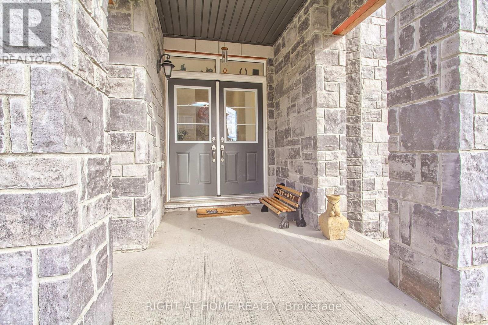 2236 Lozenby Street, Innisfil, Ontario  L9S 0M8 - Photo 3 - N12469953