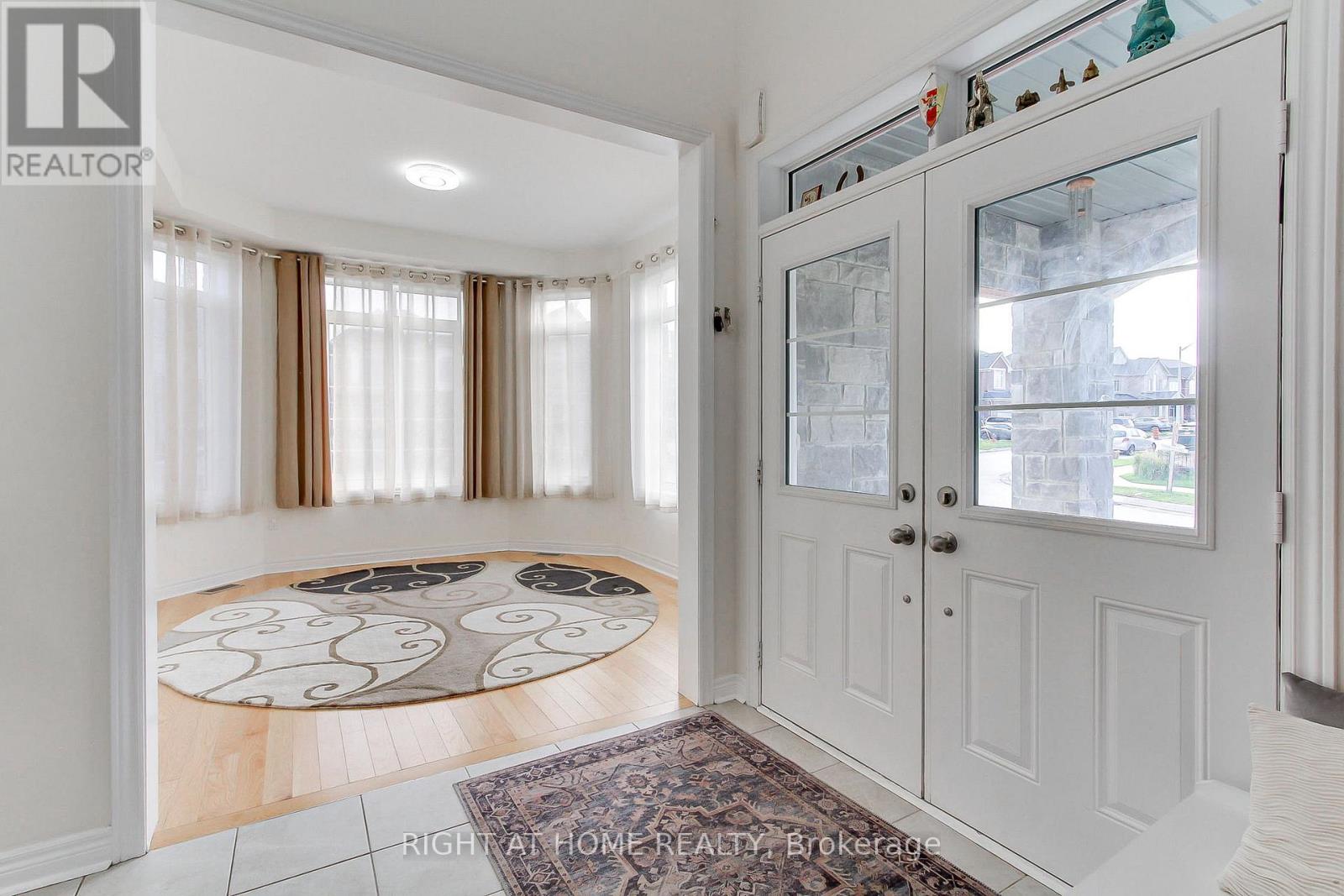 2236 Lozenby Street, Innisfil, Ontario  L9S 0M8 - Photo 4 - N12469953