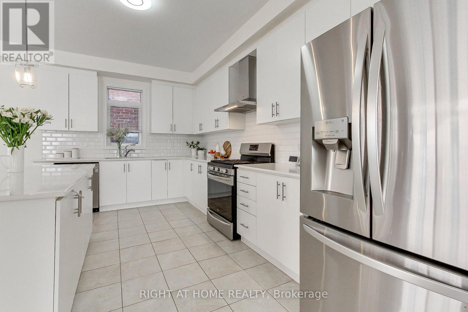 2236 Lozenby Street, Innisfil, Ontario  L9S 0M8 - Photo 9 - N12469953