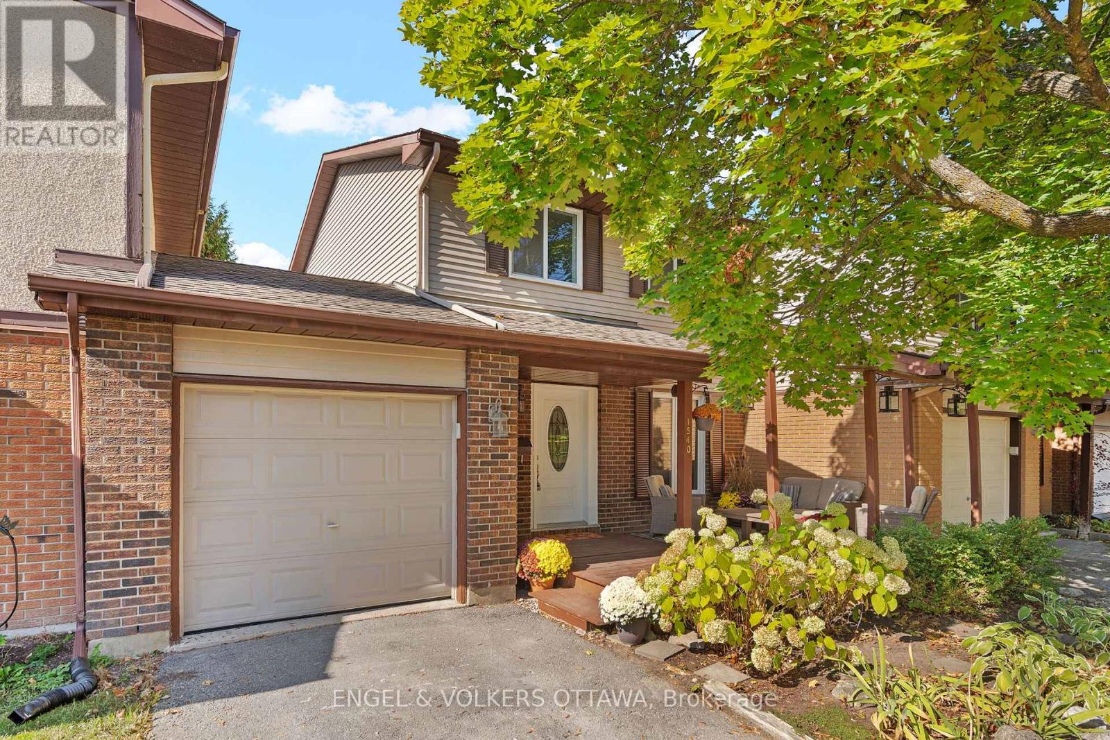 1540 Mimosa Avenue, Ottawa, Ontario  K1G 4C9 - Photo 2 - X12469980