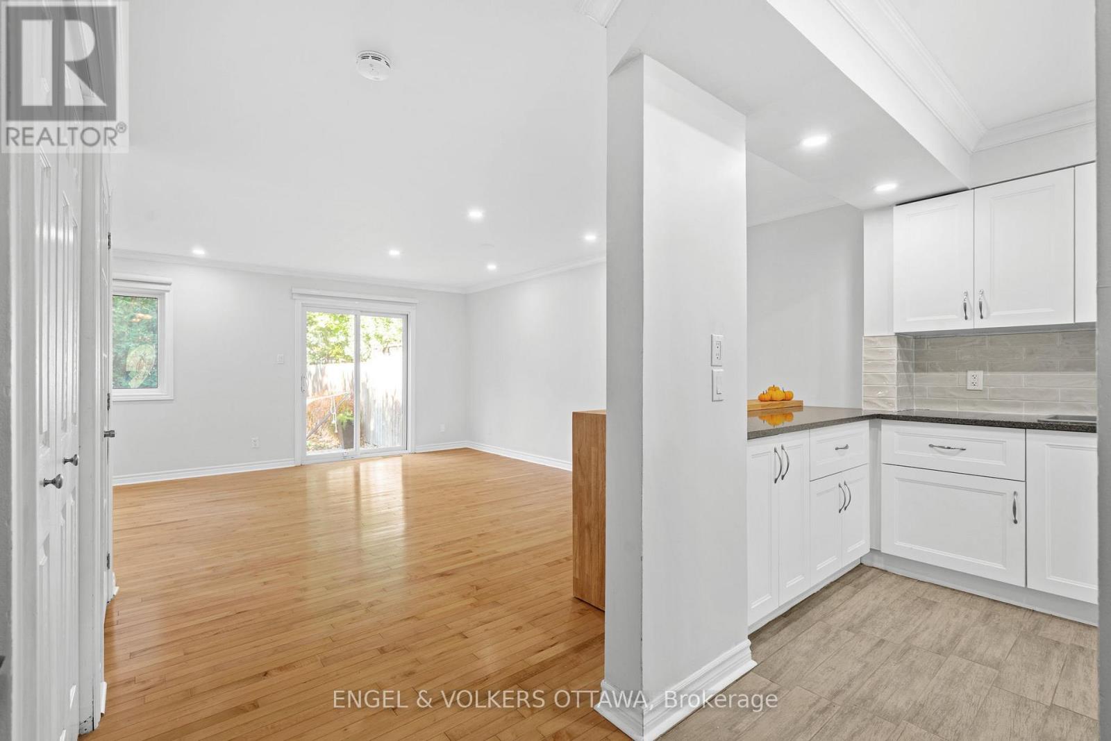 1540 Mimosa Avenue, Ottawa, Ontario  K1G 4C9 - Photo 6 - X12469980