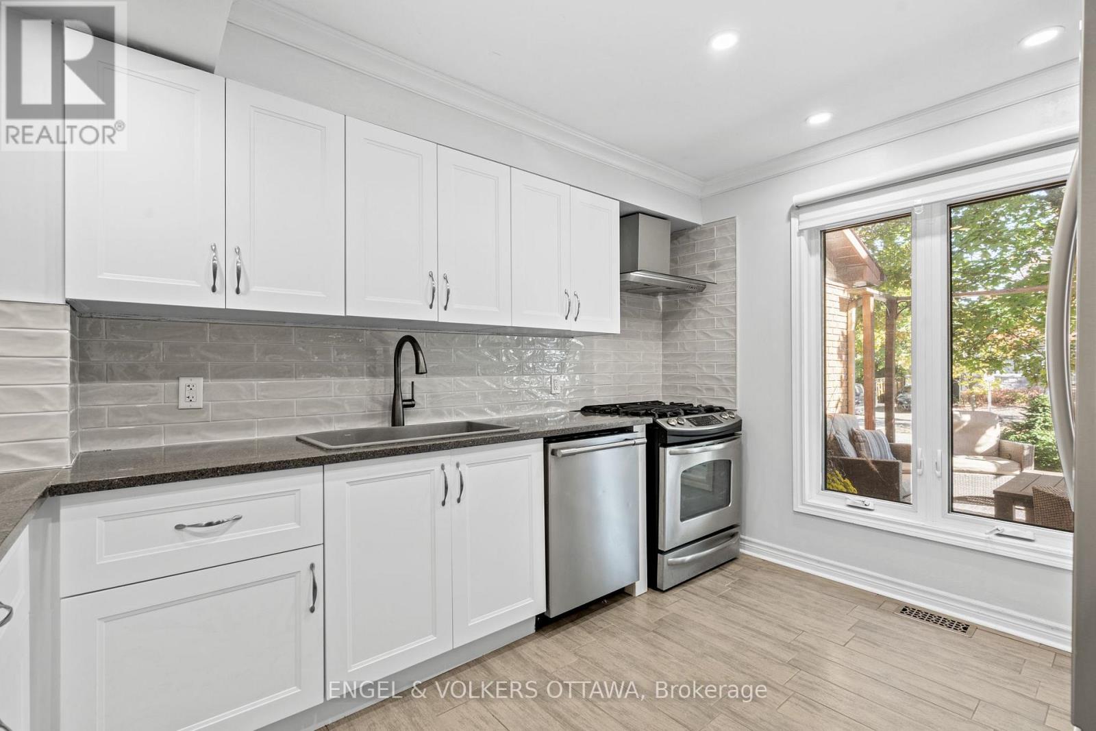 1540 Mimosa Avenue, Ottawa, Ontario  K1G 4C9 - Photo 7 - X12469980