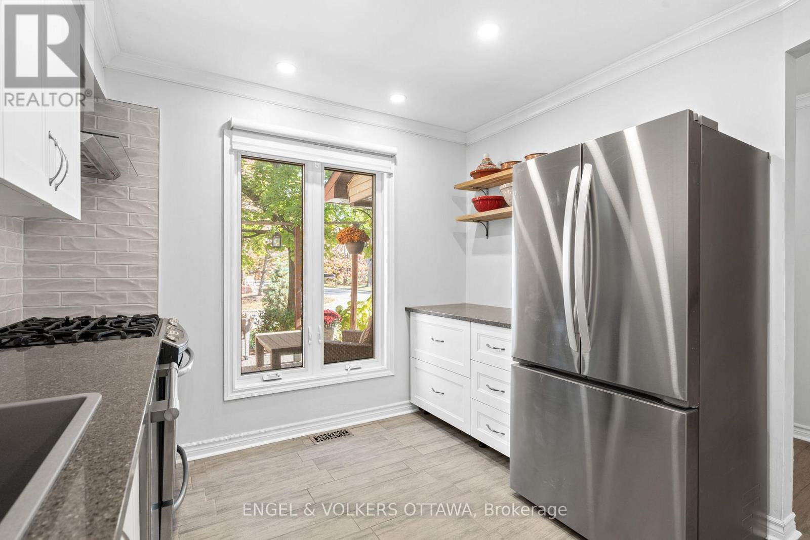 1540 Mimosa Avenue, Ottawa, Ontario  K1G 4C9 - Photo 8 - X12469980