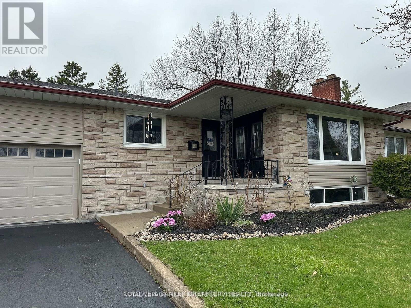 Upper - 231 Elizabeth Street S, Brampton, Ontario  L6Y 1S2 - Photo 3 - W12465912