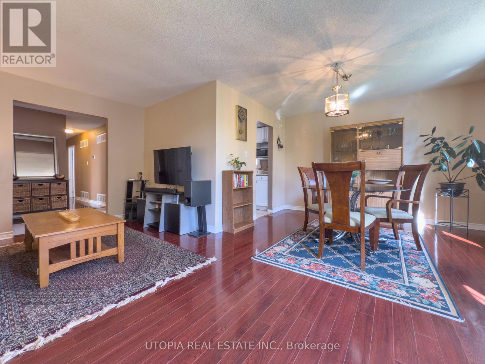 165 North Service Road E, Oakville, Ontario  L6H 1A4 - Photo 15 - W12469920