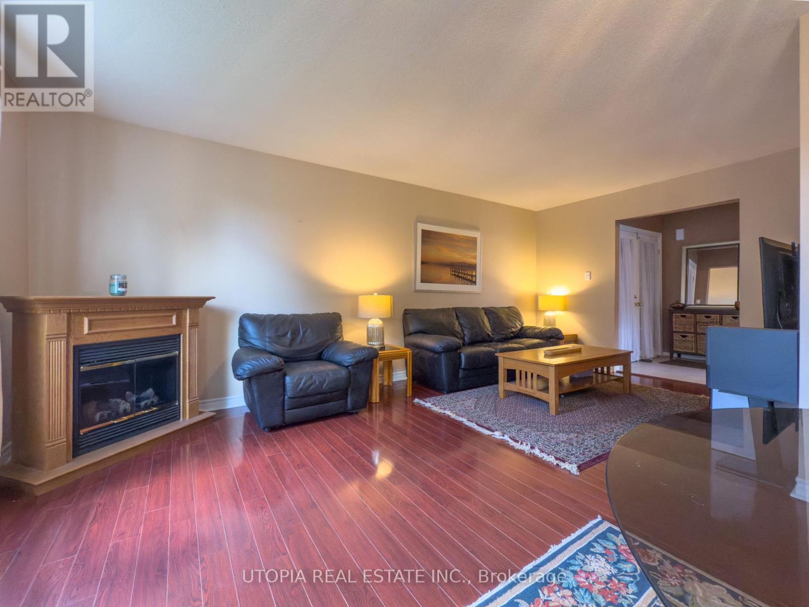 165 North Service Road E, Oakville, Ontario  L6H 1A4 - Photo 17 - W12469920