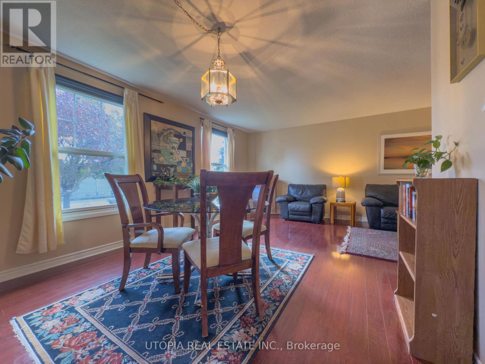 165 North Service Road E, Oakville, Ontario  L6H 1A4 - Photo 19 - W12469920