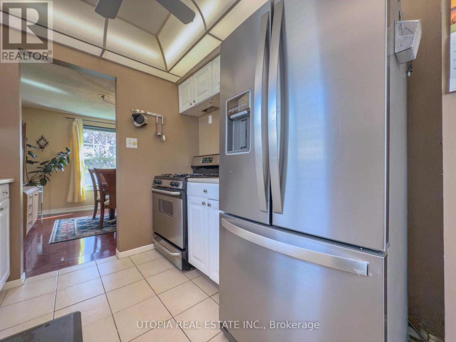 165 North Service Road E, Oakville, Ontario  L6H 1A4 - Photo 24 - W12469920
