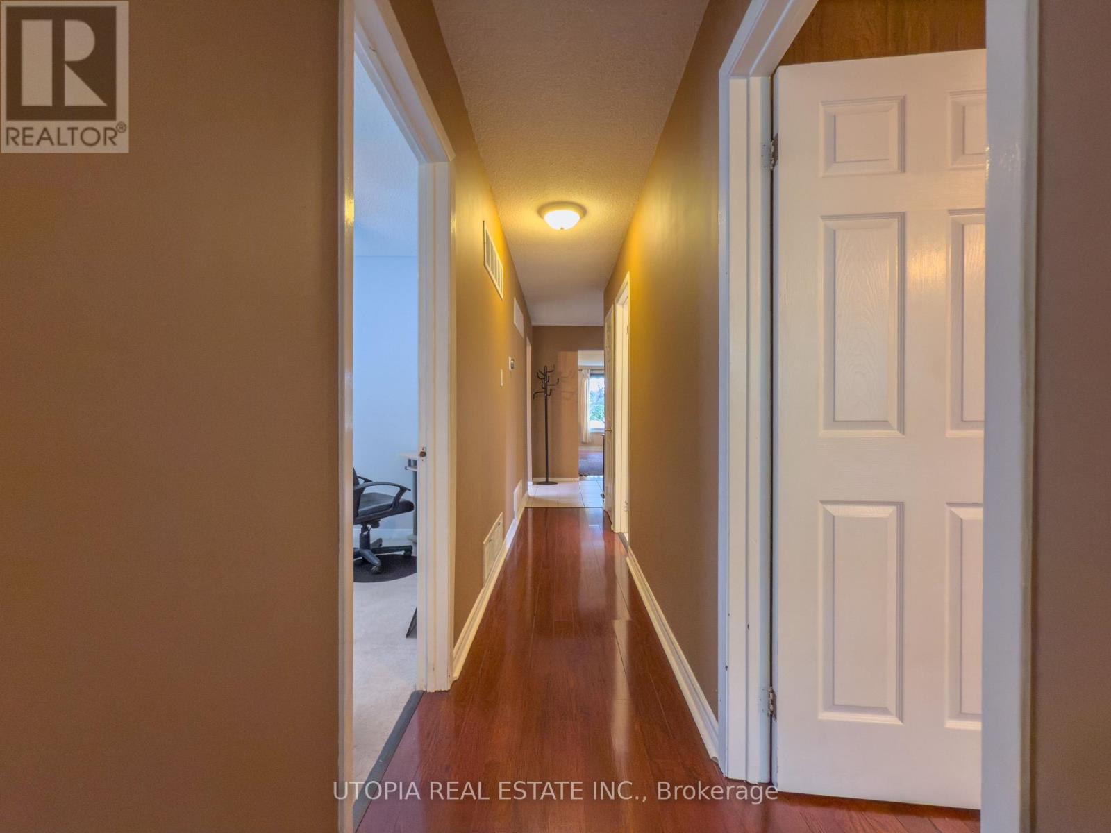 165 North Service Road E, Oakville, Ontario  L6H 1A4 - Photo 25 - W12469920