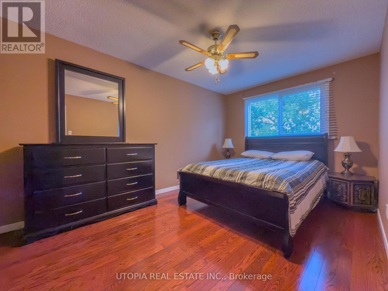165 North Service Road E, Oakville, Ontario  L6H 1A4 - Photo 26 - W12469920