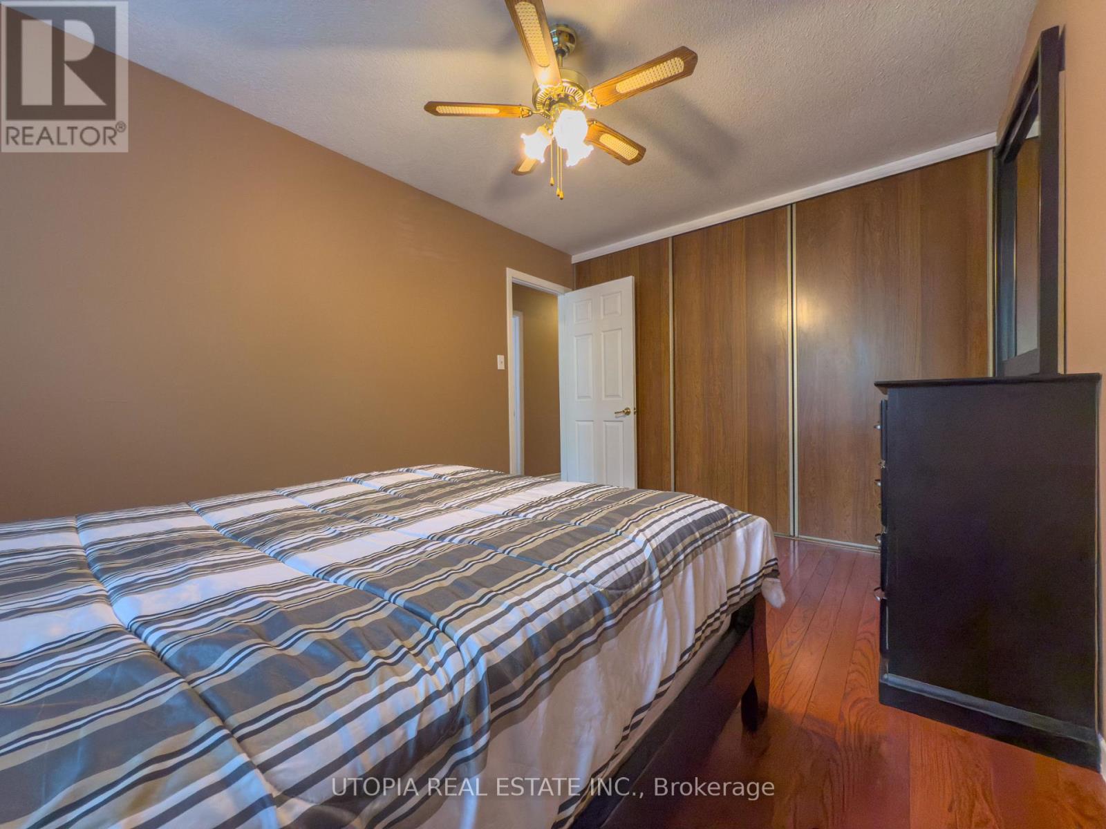 165 North Service Road E, Oakville, Ontario  L6H 1A4 - Photo 27 - W12469920