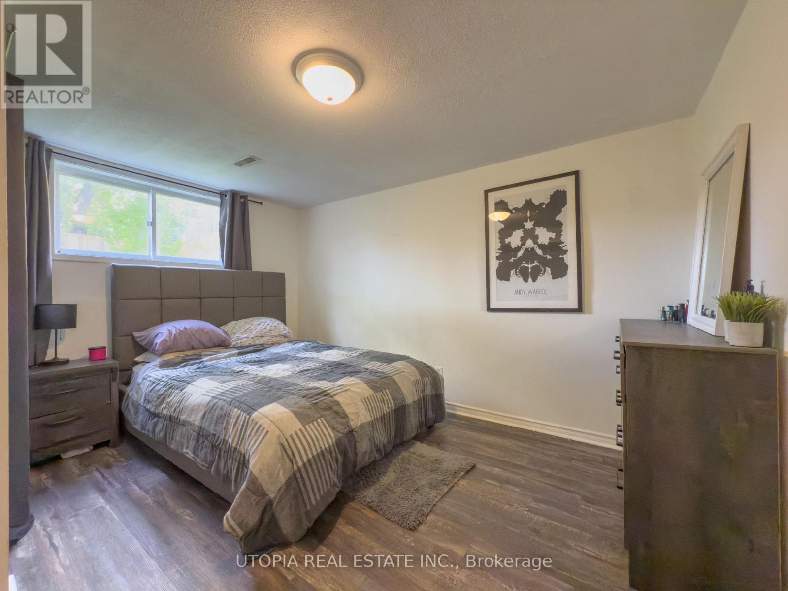 165 North Service Road E, Oakville, Ontario  L6H 1A4 - Photo 37 - W12469920