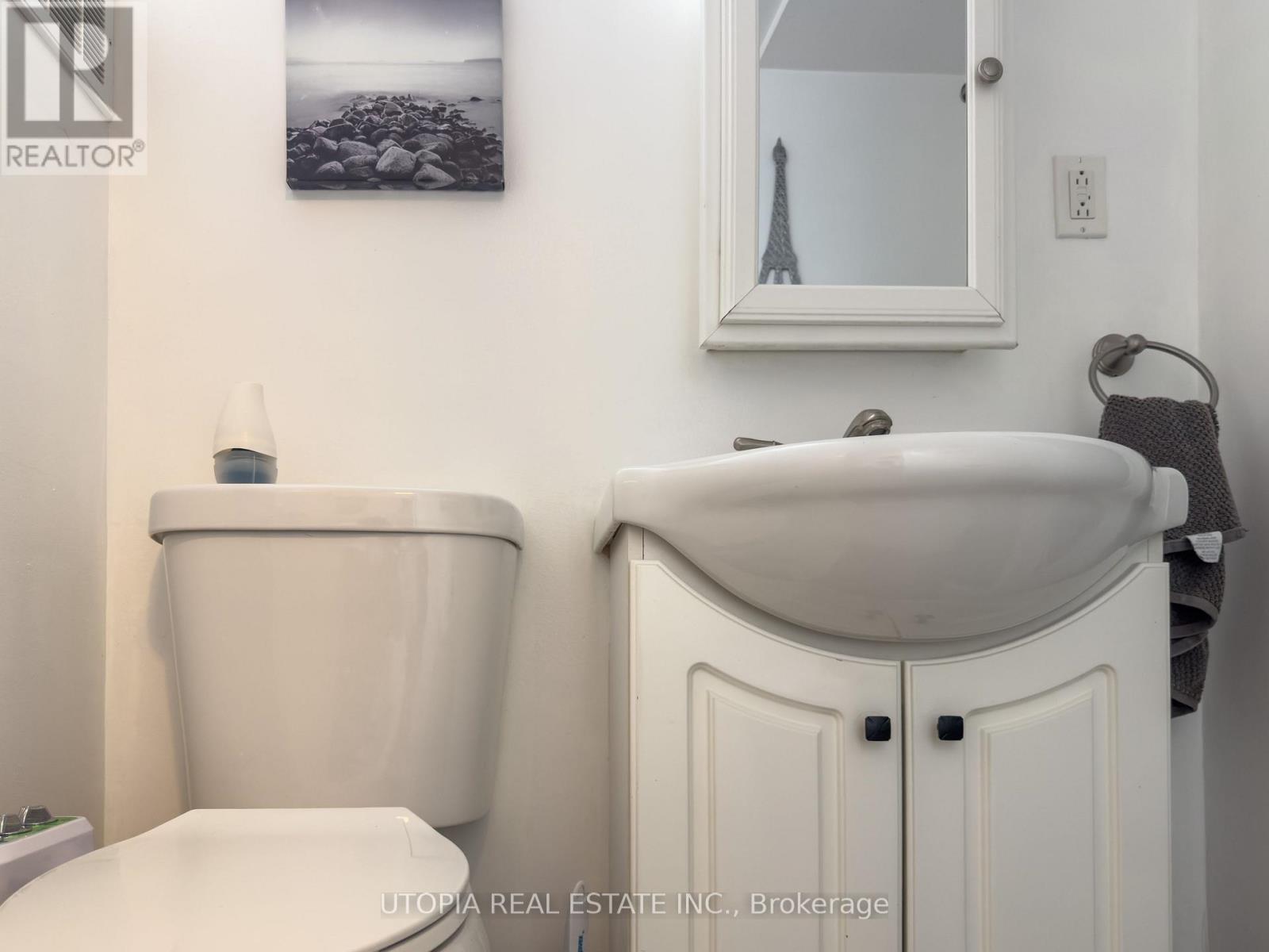 165 North Service Road E, Oakville, Ontario  L6H 1A4 - Photo 39 - W12469920