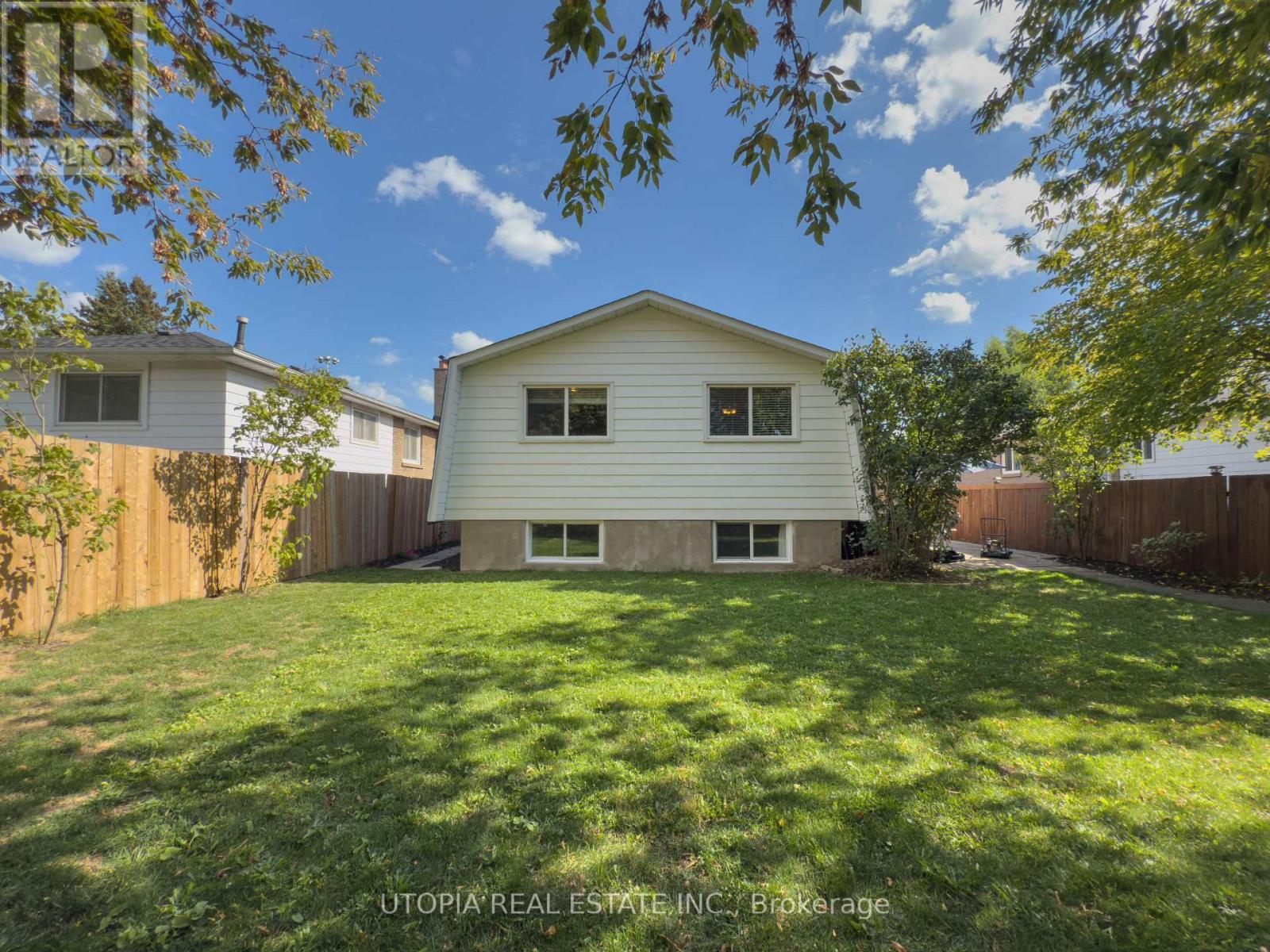 165 North Service Road E, Oakville, Ontario  L6H 1A4 - Photo 45 - W12469920