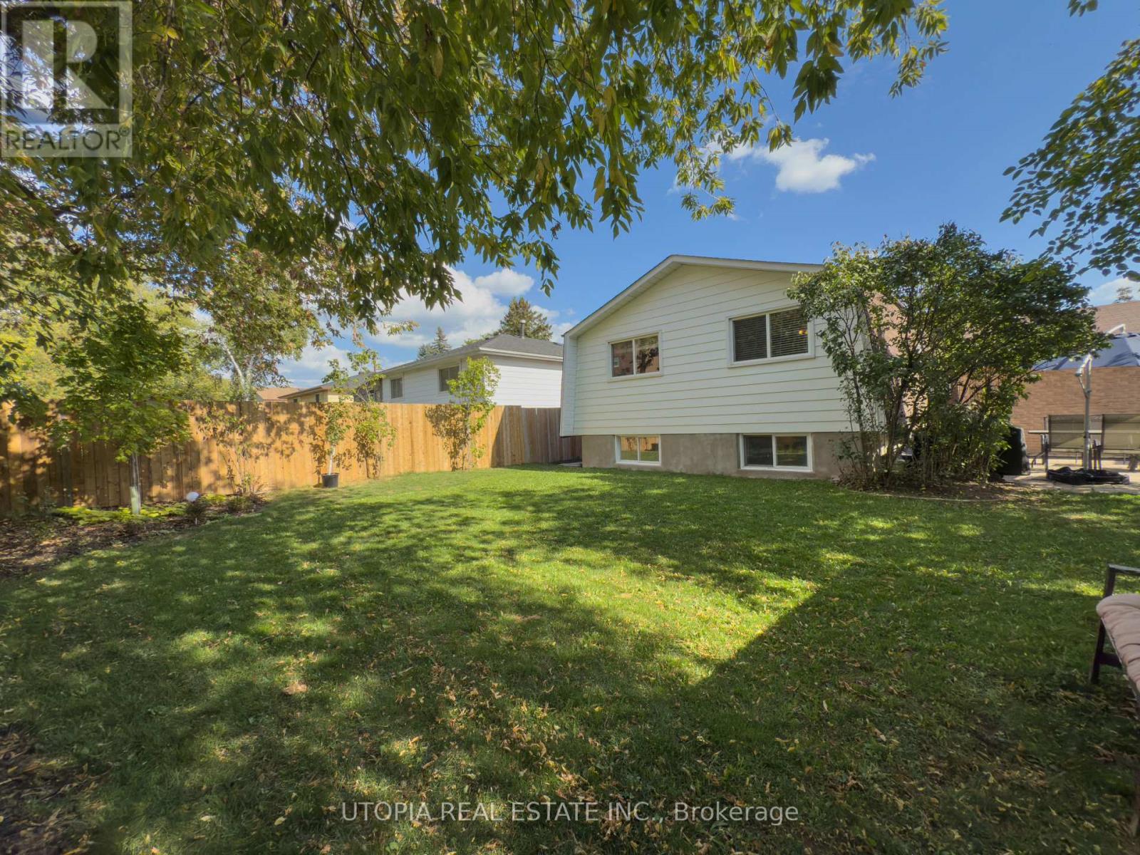 165 North Service Road E, Oakville, Ontario  L6H 1A4 - Photo 46 - W12469920