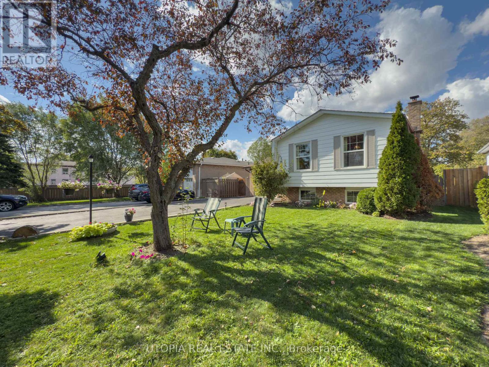 165 North Service Road E, Oakville, Ontario  L6H 1A4 - Photo 6 - W12469920