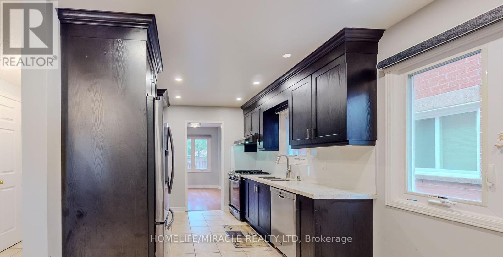 36 Mannel Crescent, Brampton, Ontario  L6Y 5E2 - Photo 12 - W12469944