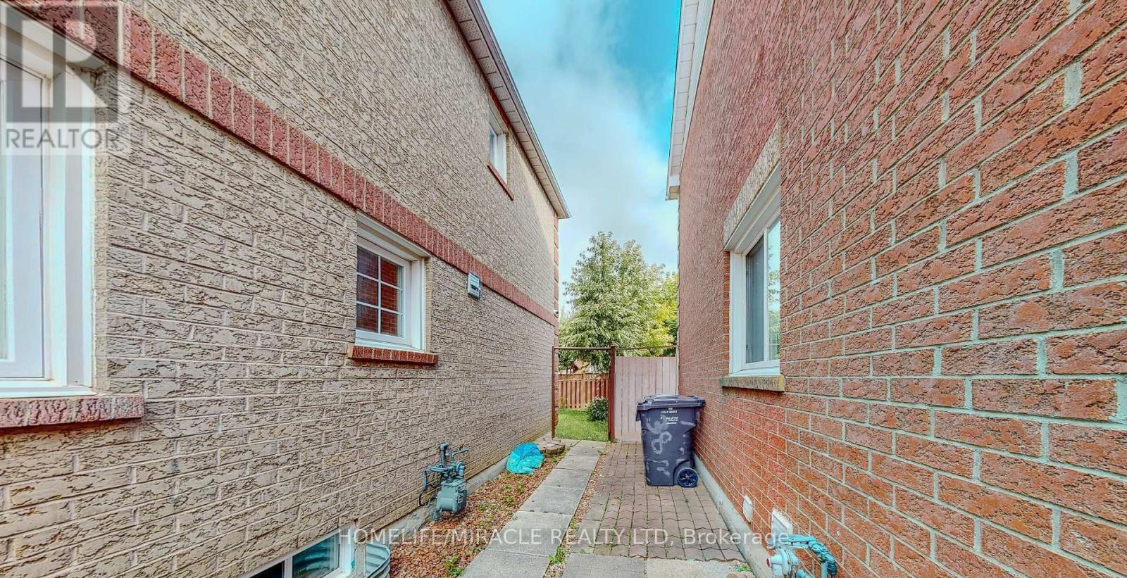 36 Mannel Crescent, Brampton, Ontario  L6Y 5E2 - Photo 33 - W12469944