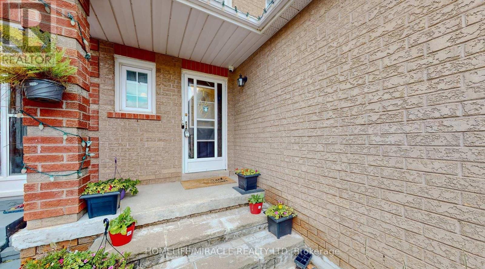 36 Mannel Crescent, Brampton, Ontario  L6Y 5E2 - Photo 5 - W12469944