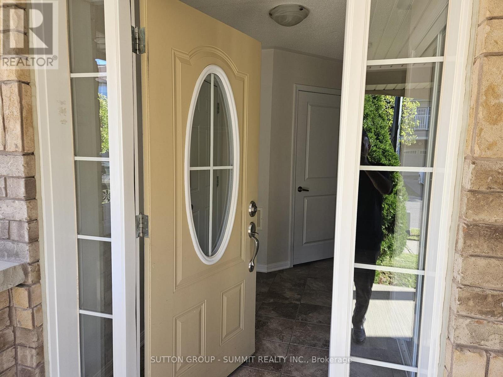 240 Septimus Heights, Milton, Ontario  L9T 8N5 - Photo 3 - W12469945