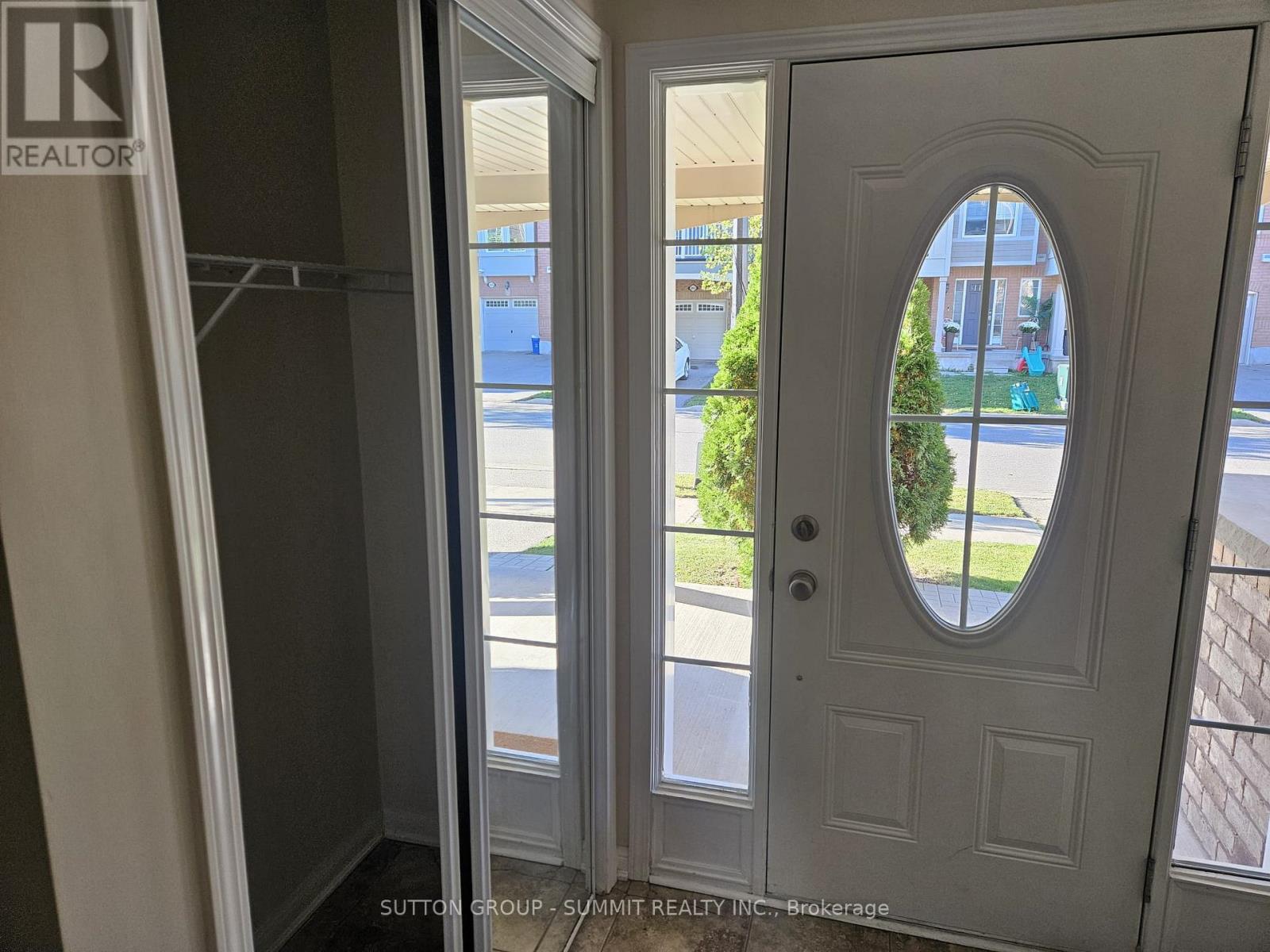 240 Septimus Heights, Milton, Ontario  L9T 8N5 - Photo 4 - W12469945