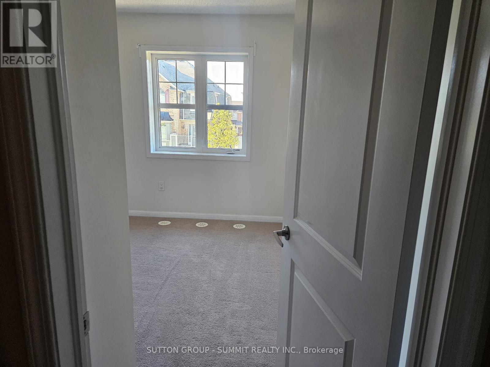 240 Septimus Heights, Milton, Ontario  L9T 8N5 - Photo 8 - W12469945